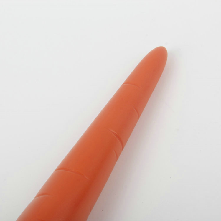 A-Carrot Shaped Plastic Butter Brush