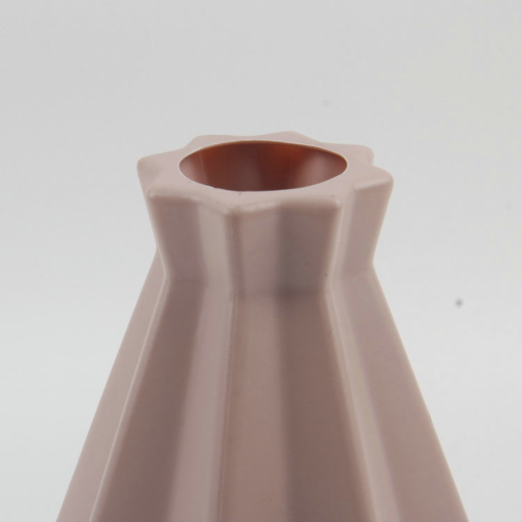 U-Diamond Shaped Plastic Funnel Vase