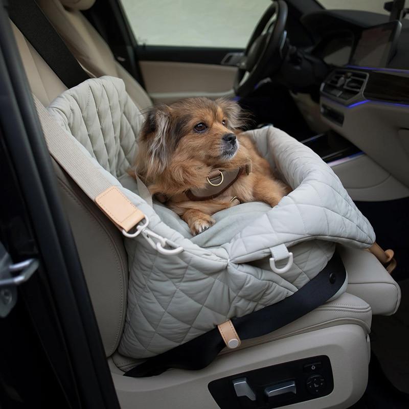 OEM Pet Travel Look Out Car Booster Seat Cat Portable Bag with Seat Belt Safety Stable Travel Cage Portable Pet Carrier Bags